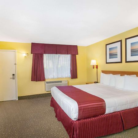 Days Inn By Wyndham Redwood City Exteriör bild