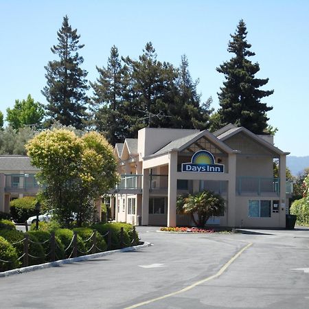 Days Inn By Wyndham Redwood City Exteriör bild