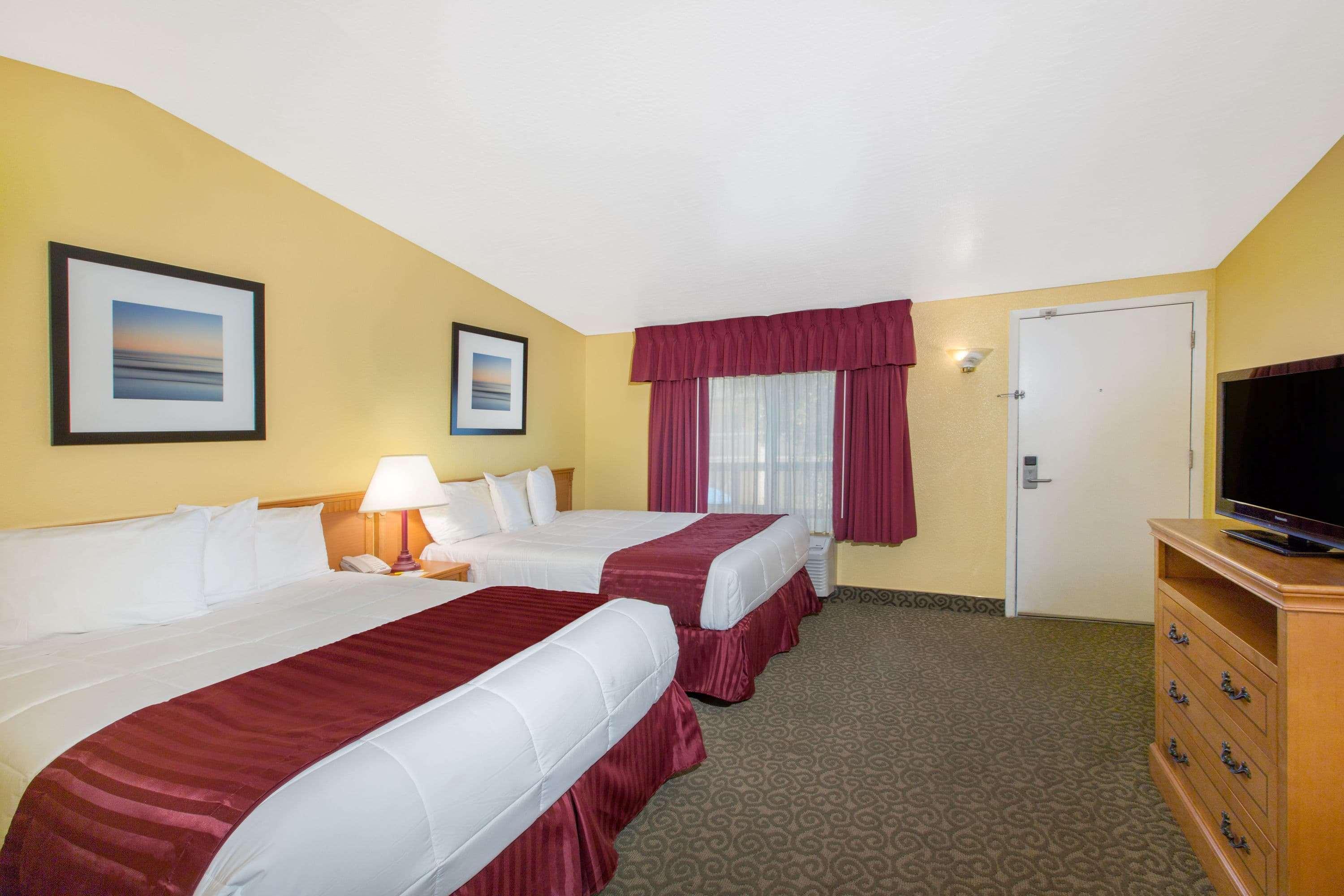 Days Inn By Wyndham Redwood City Exteriör bild