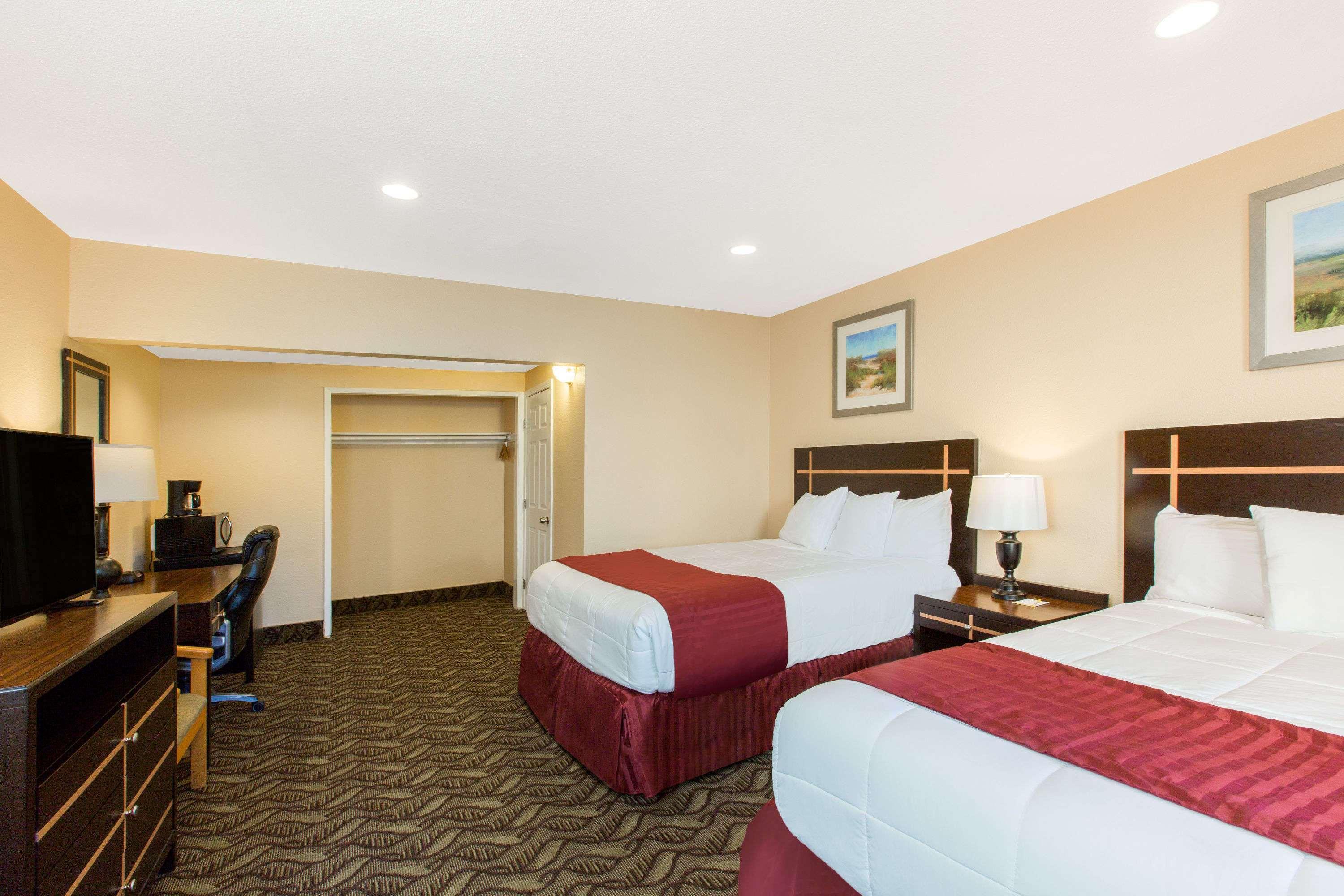 Days Inn By Wyndham Redwood City Exteriör bild