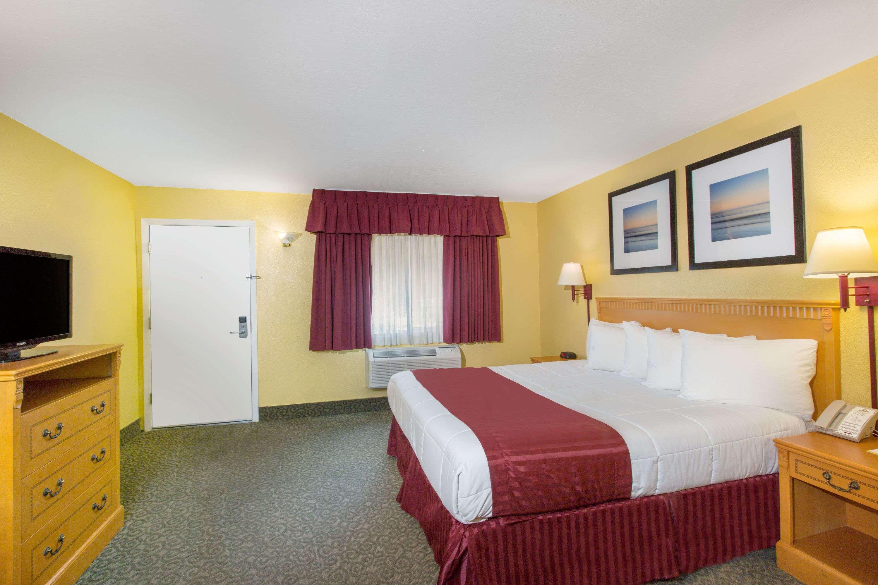 Days Inn By Wyndham Redwood City Exteriör bild