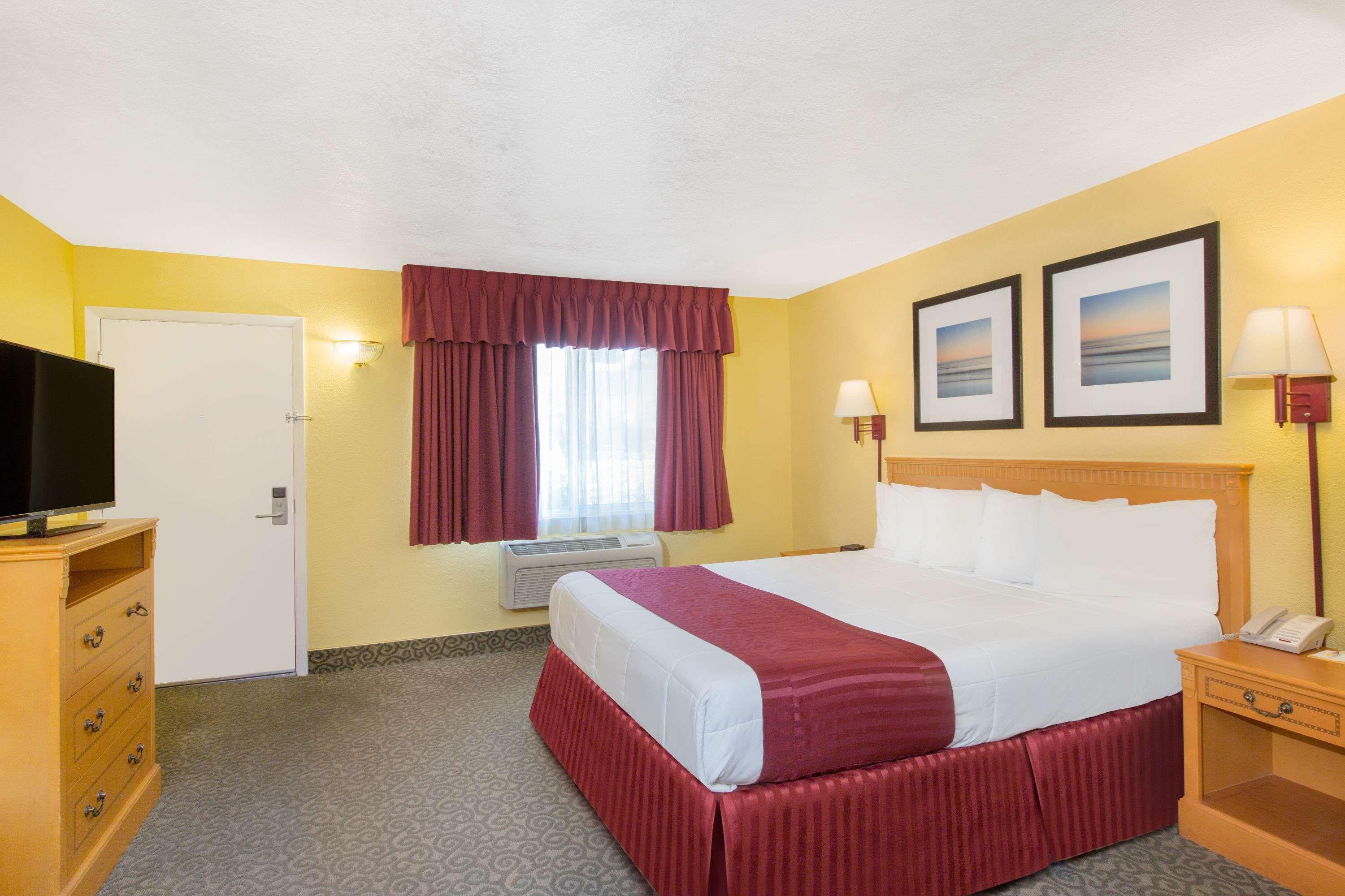 Days Inn By Wyndham Redwood City Exteriör bild