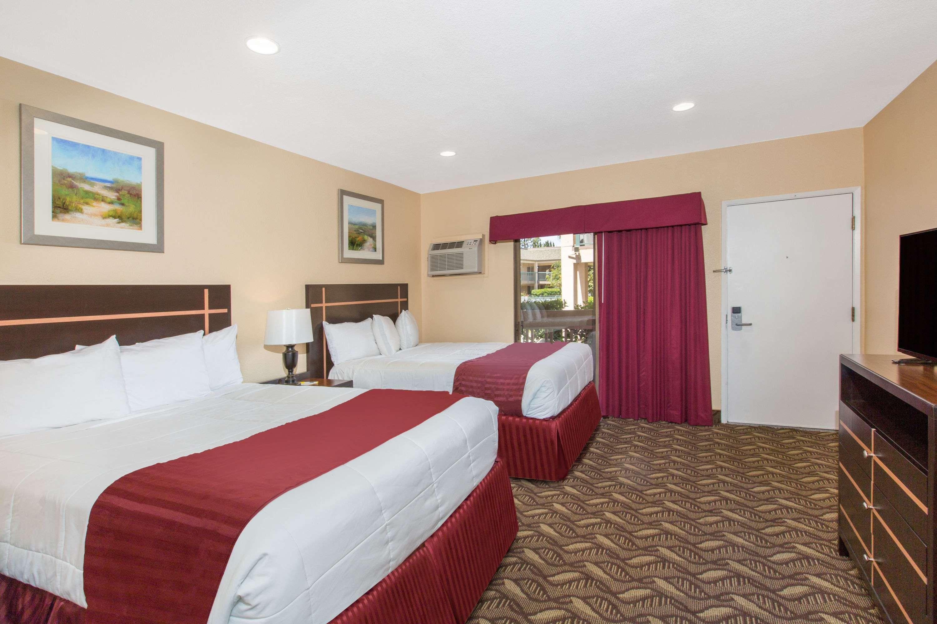 Days Inn By Wyndham Redwood City Exteriör bild