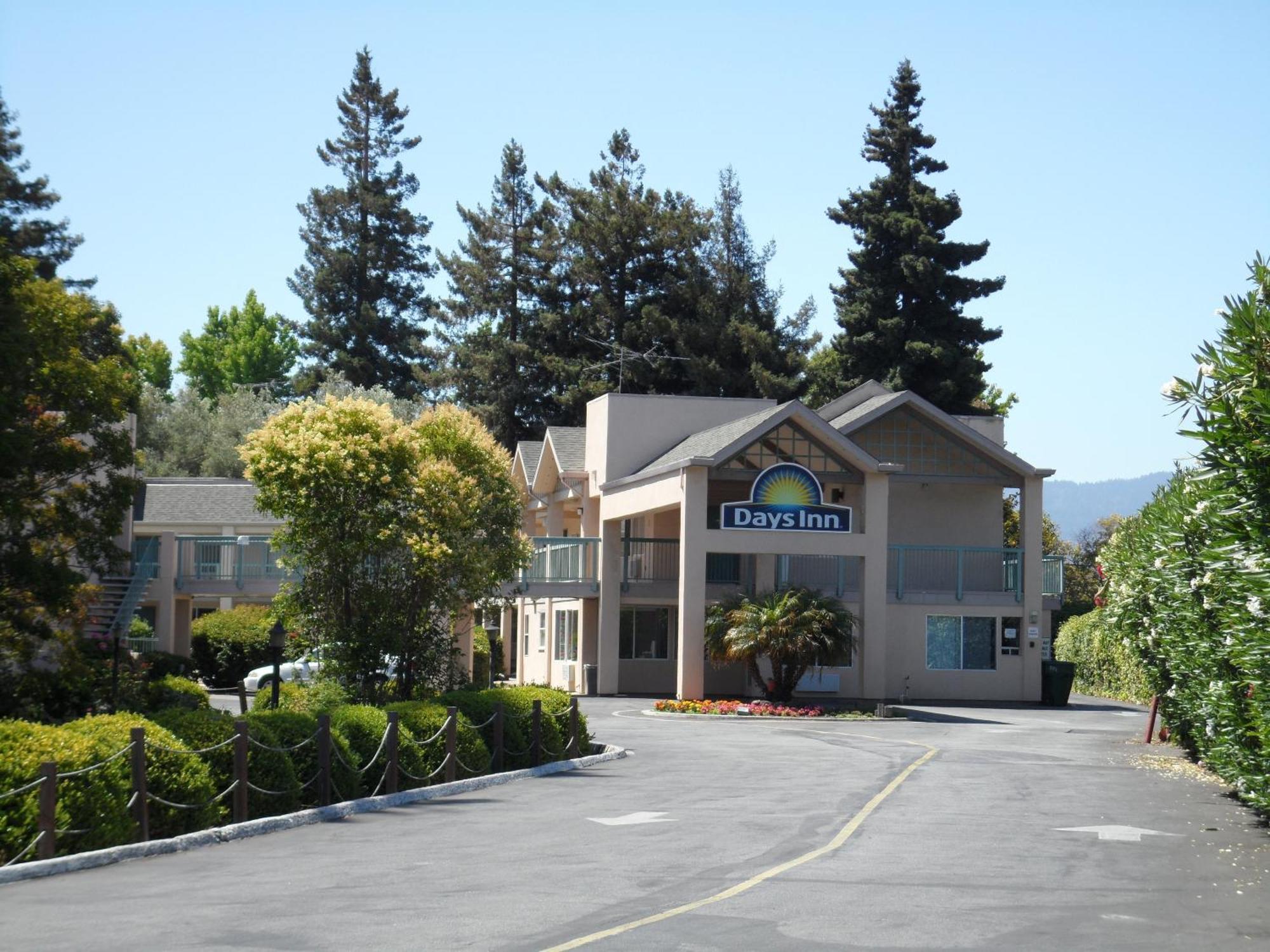 Days Inn By Wyndham Redwood City Exteriör bild